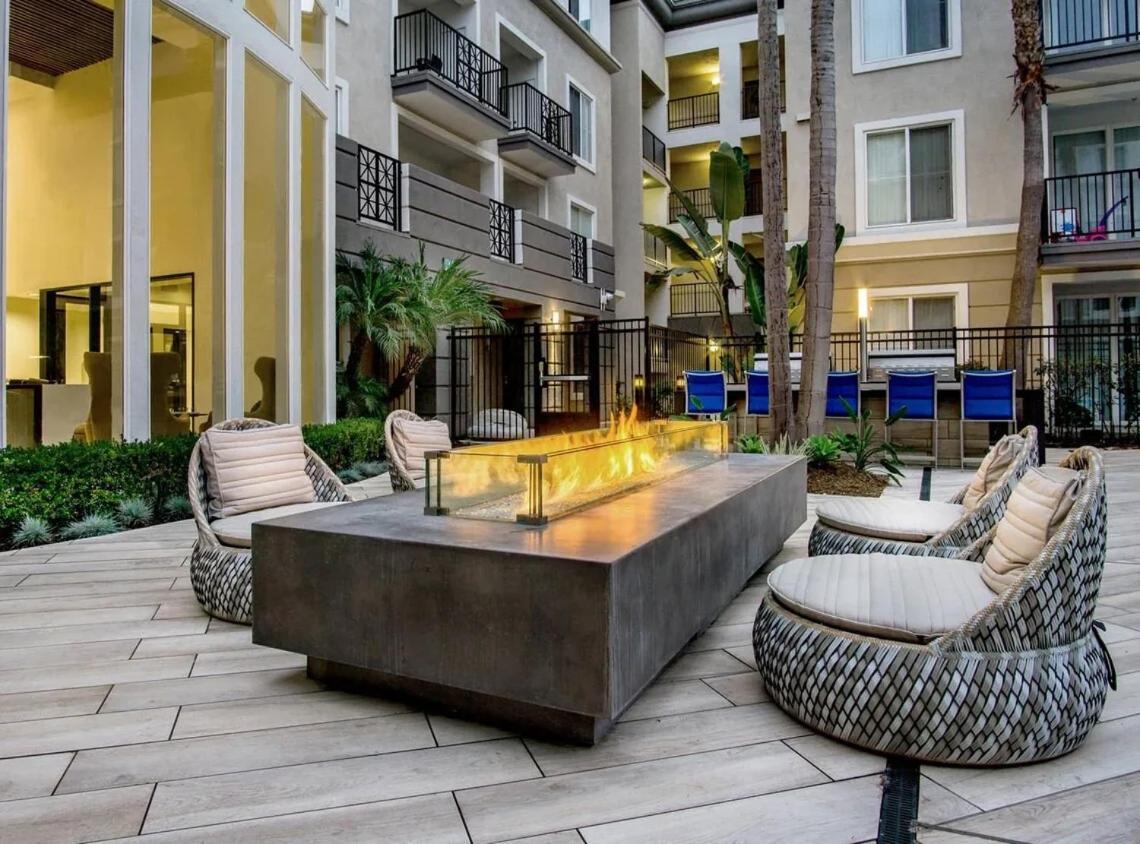 The Electric Blue Abode With A Gorgeous Pool View Apartamento *