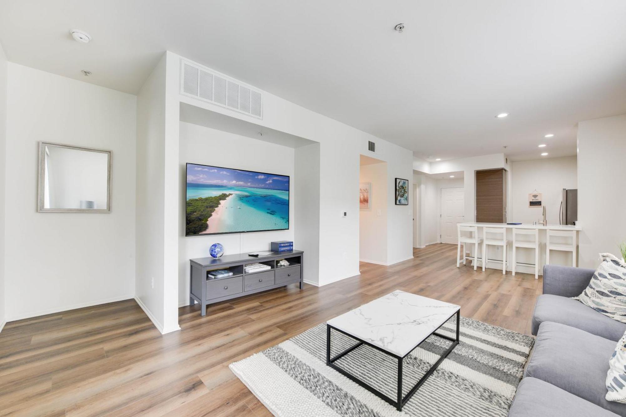 The Electric Blue Abode With A Gorgeous Pool View Appartement